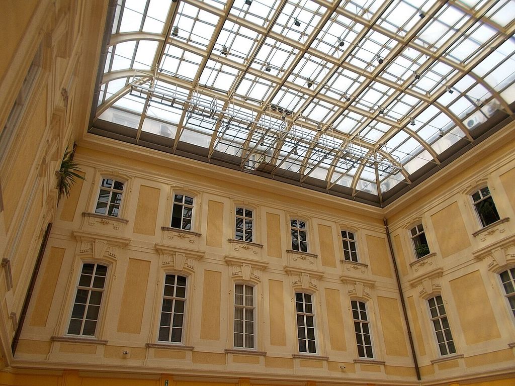 : Baroque courtyard covered with glass roof after 1950 or 1970?.