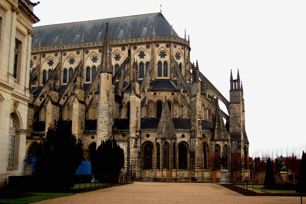 The cathedral’s high wall rises above lower curved levels, linked by successive stone flying arches.