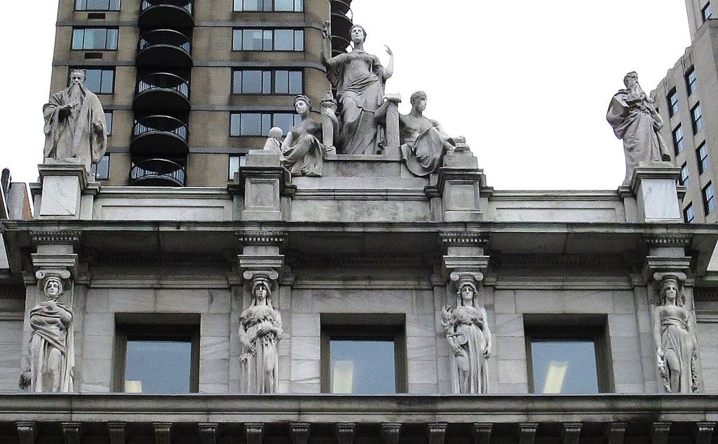 Architectural sculptures and caryatids on the west facade of the Appellate Division Courthouse of the New York State Supreme Court, at 27 Madison Avenue at East 25th Street, across from Madison Square Park, in….