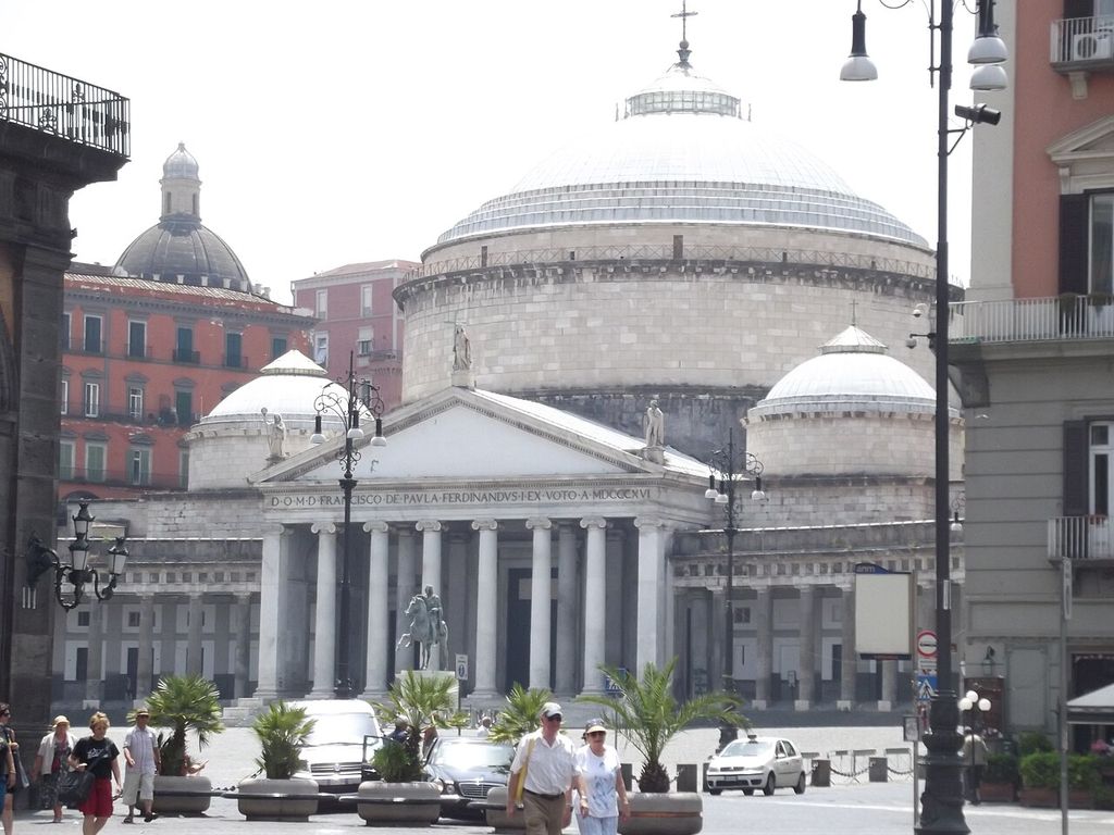 Zoom in's to Piazza del Plebiscito in Naples.