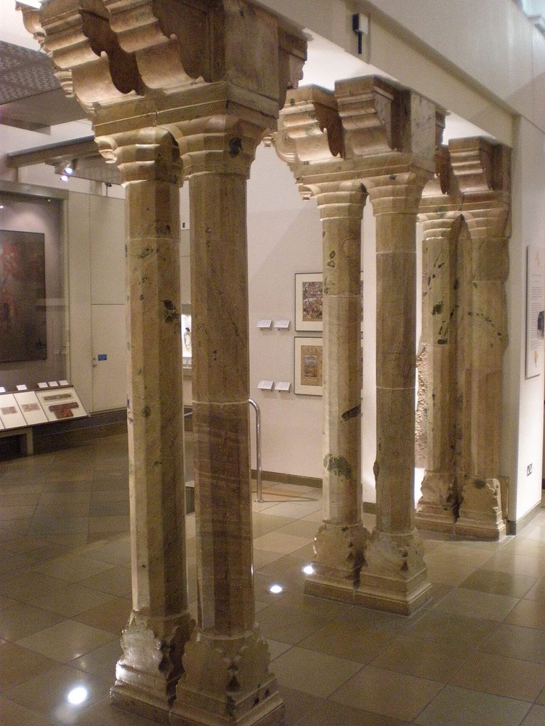 Colonnade Serpentine Mughal First half of 17th century Museum no.