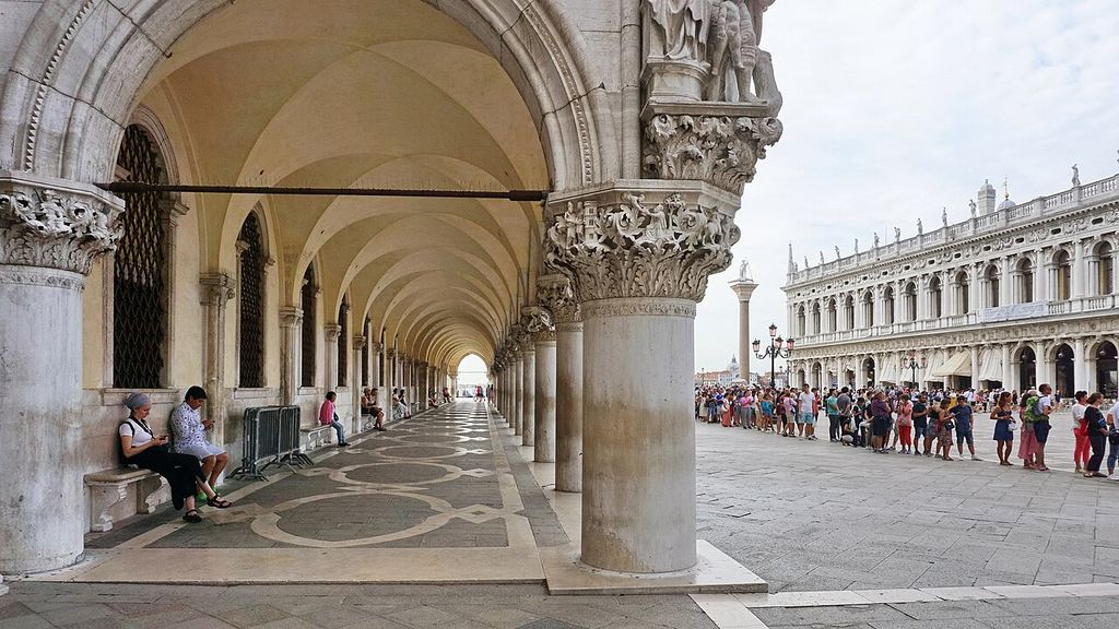 Venice, Palazzo Ducale, Loggia Foscara at Piazetta San Marco (looking south from Porta della Carta).