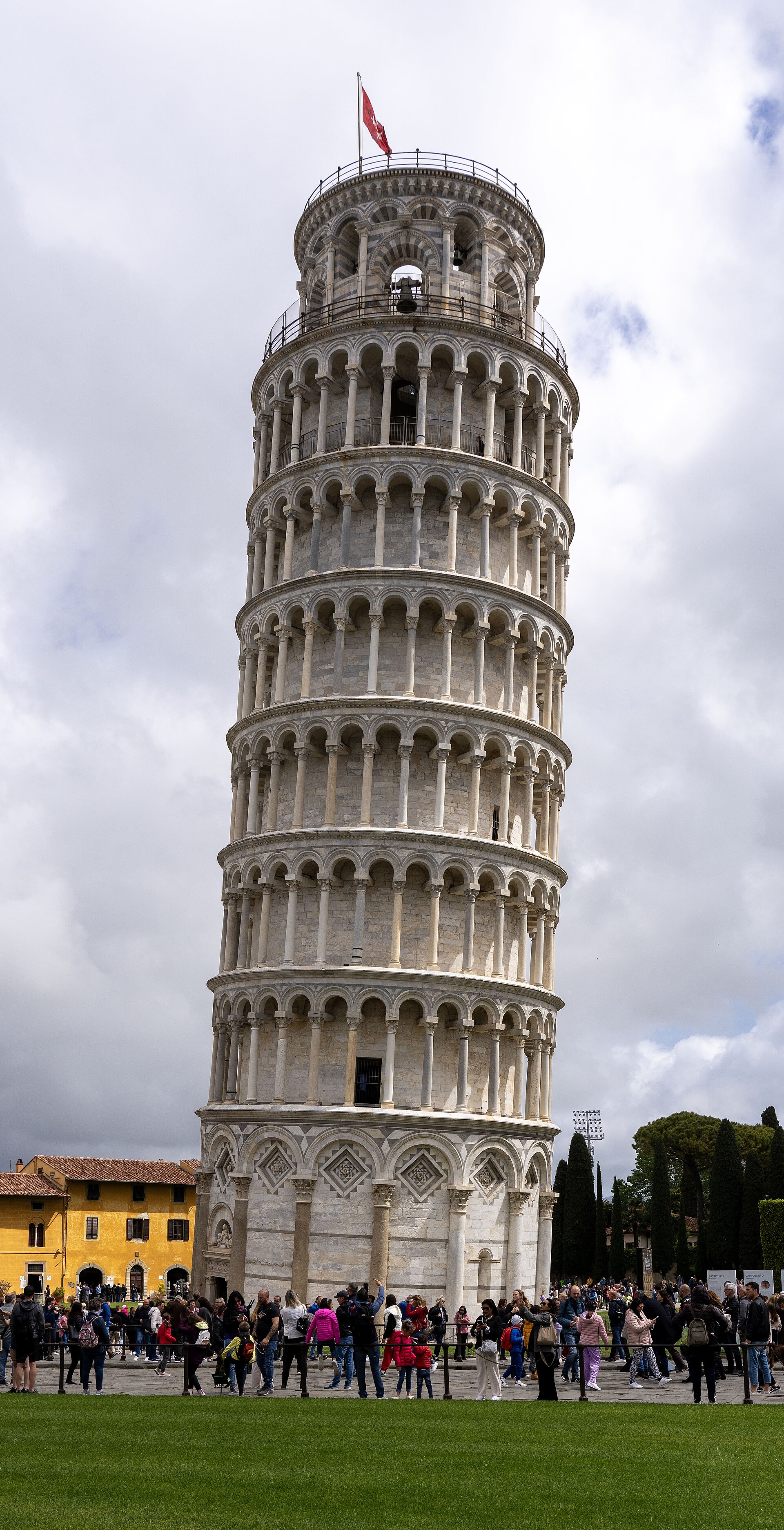 Full-height view of the Leaning Tower of Pisa showing the blind lower arcade, six loggias and belfry.