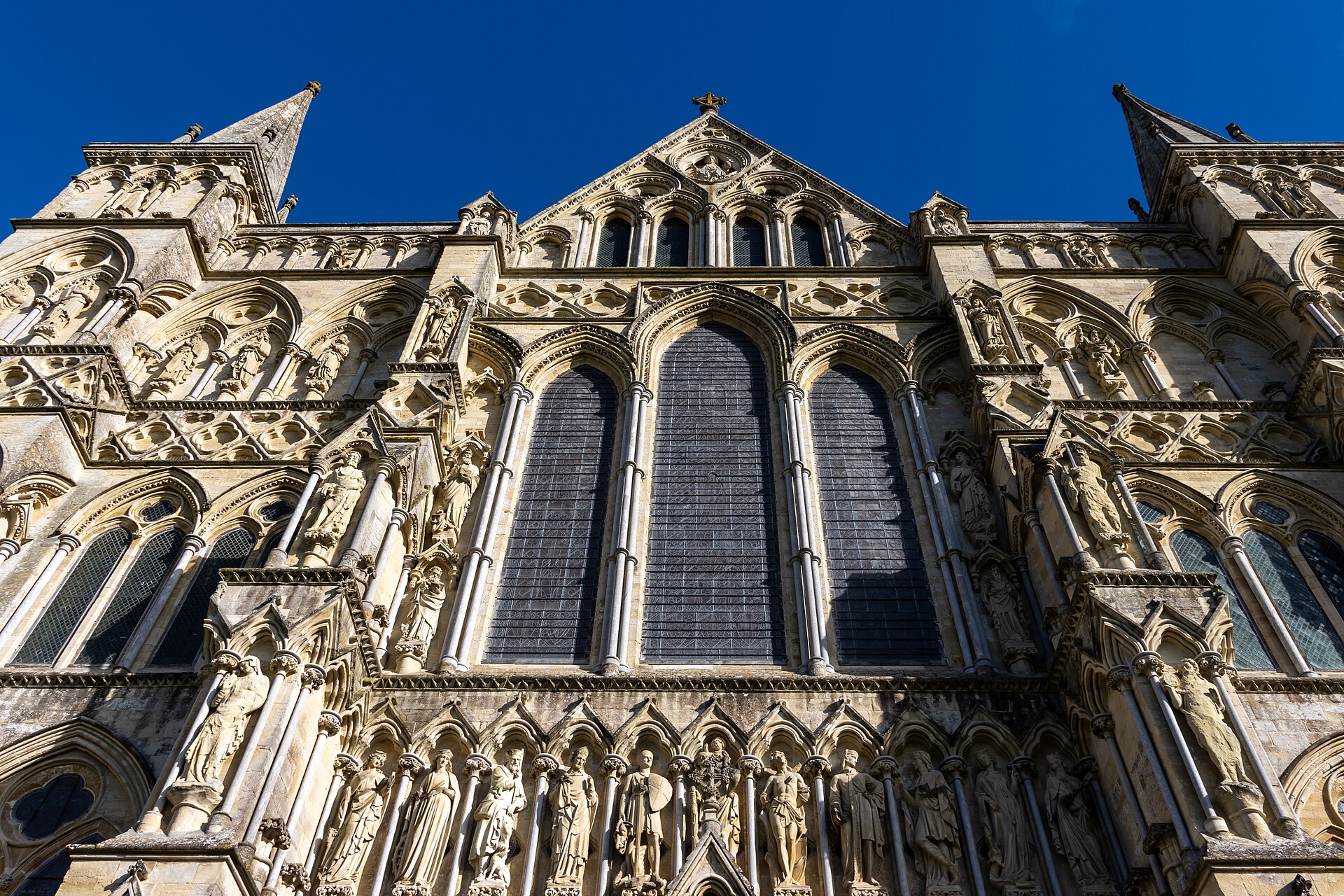 Compare a celebrated vertical landmark, tower loading and monitored fabric