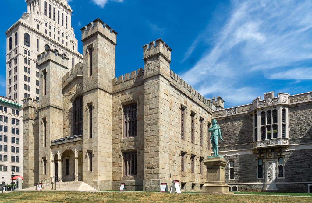 Wadsworth Atheneum, Hartford, Connecticut, photographed by Kenneth C. Zirkel on 21 August 2020. Via Wikimedia Commons, CC BY-SA 4.0; whole photograph, resized only, with the same licence retained. The museum dates the Wadsworth building’s opening to 1844. This modern exterior does not establish the painting’s present position inside.