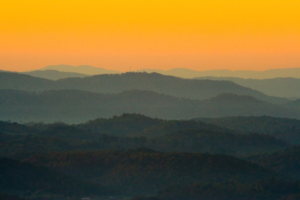 Scott Teodorski, Mountains at Sunrise, viewed from Pinnacle Overlook in Cumberland Gap National Historical Park. Undated photograph, National Park Service. Regional context; not the painting’s exact viewpoint.