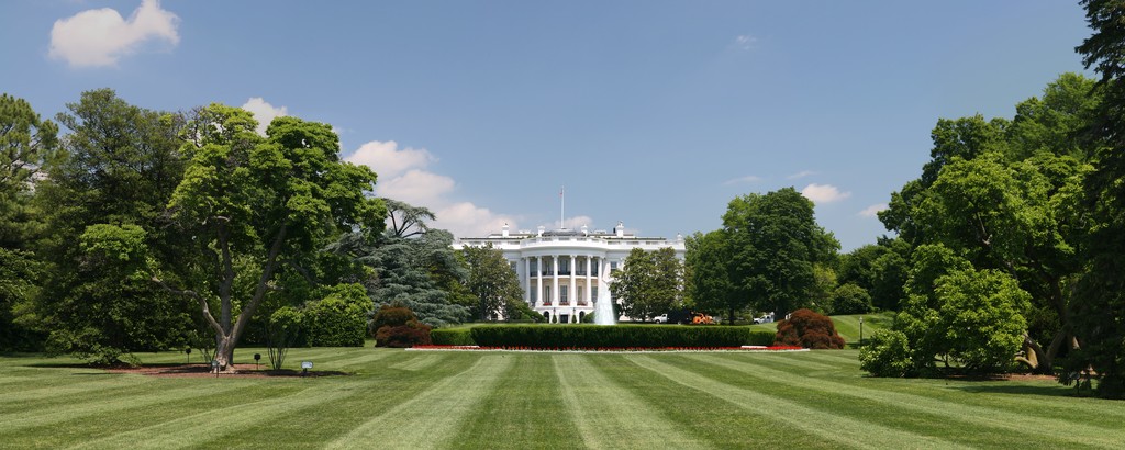 The White House and lawn, photographed by Daniel Schwen on 30 May 2008. The portrait entered the collection in 1994. This modern view illustrates its later institutional setting. CC BY-SA 3.0; whole photograph resized only.