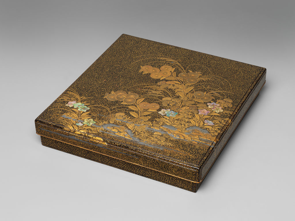 五十嵐道甫《菊・秋草蒔絵硯箱》、十七世紀後半。メトロポリタン美術館 2023.226a–g。