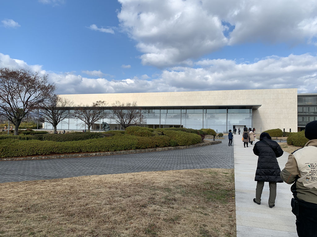 京都国立博物館の平成知新館。名品ギャラリーの開設状況は特別展によって変わる。
