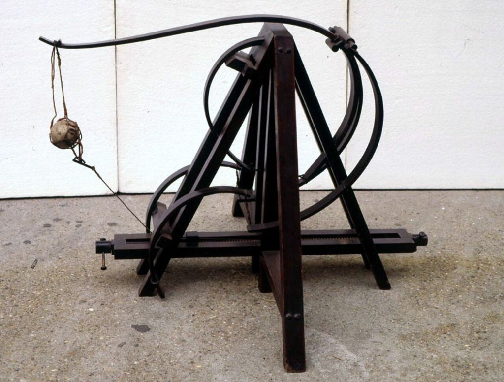 Andere Ansicht der rekonstruierten steinwerfenden Balliste.