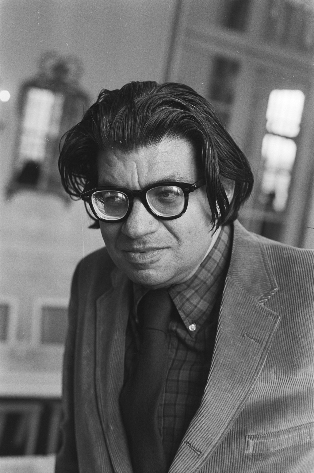 Morton Feldman wearing glasses at an Amsterdam press conference in 1976.