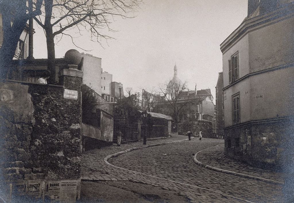 Early twentieth-century photograph of Rue Ravignan in Montmartre.