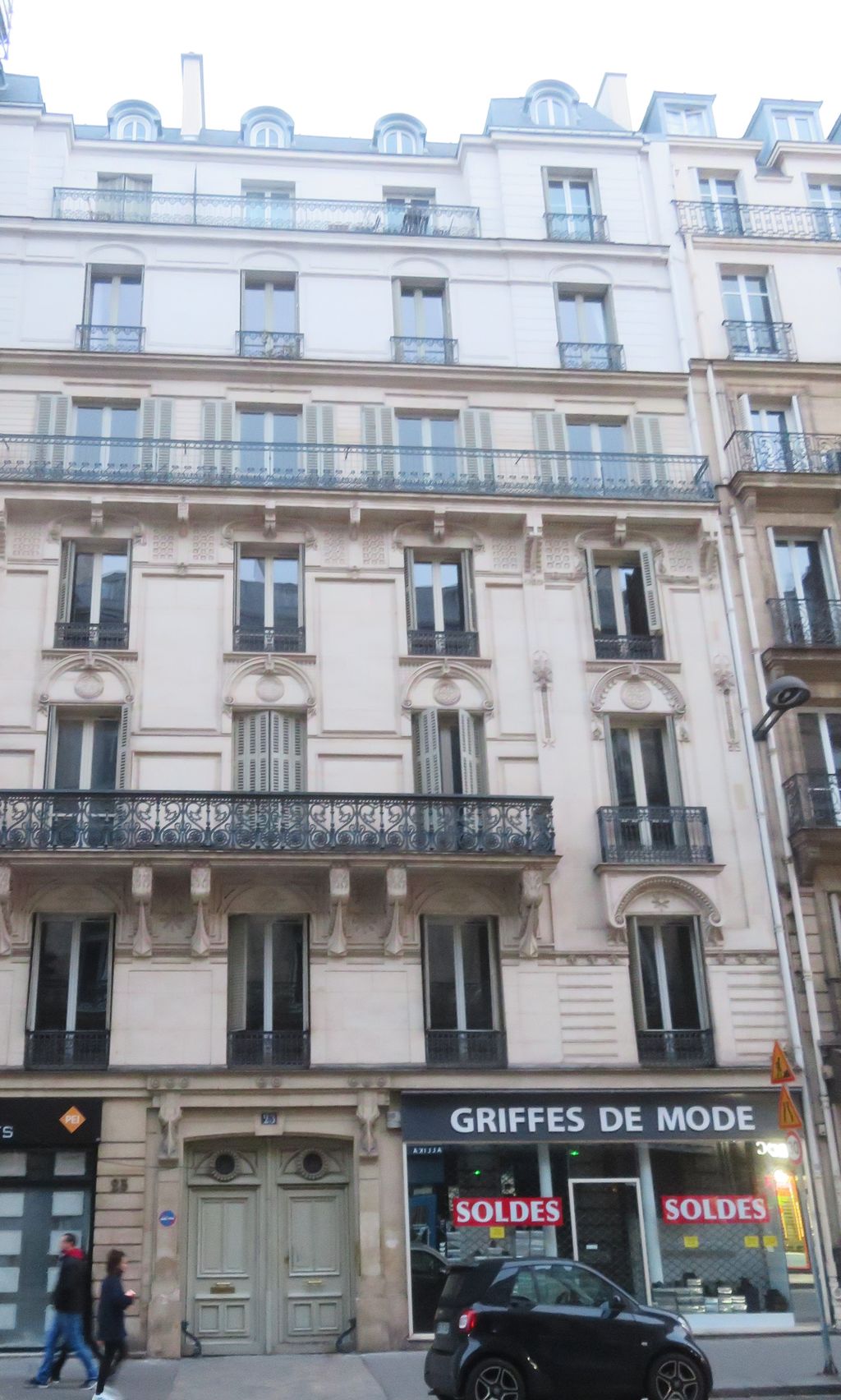 23 rue La Boétie in Paris, photographed in 2024. Picasso’s apartment here provides the interior motifs discussed in The Dream.