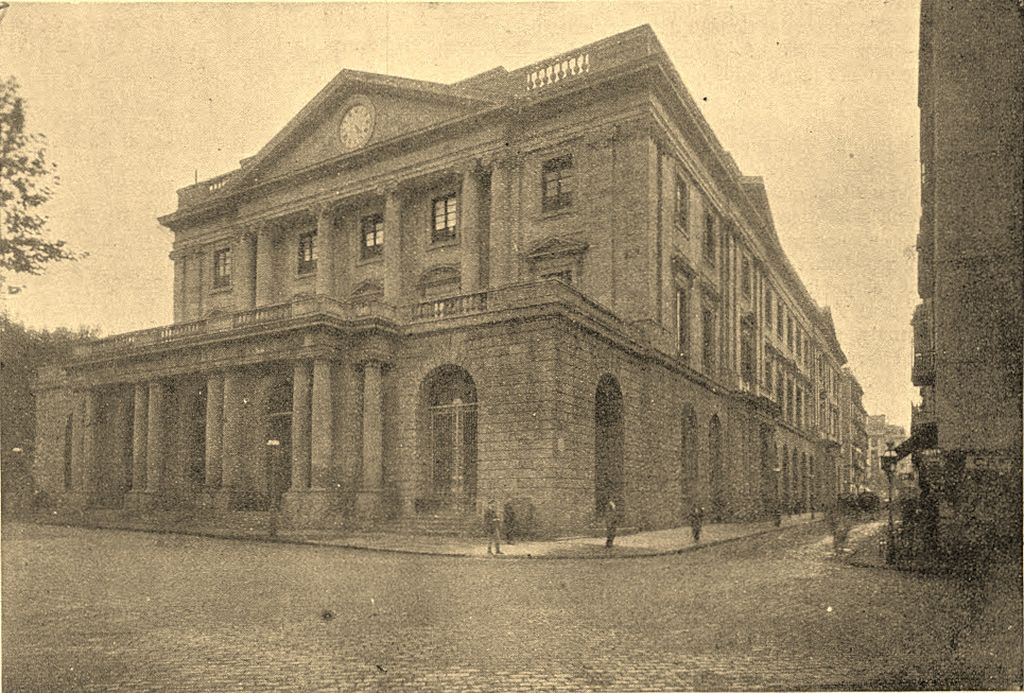 A historical view of La Llotja in Barcelona, connecting the city’s buildings with Picasso’s academic training.