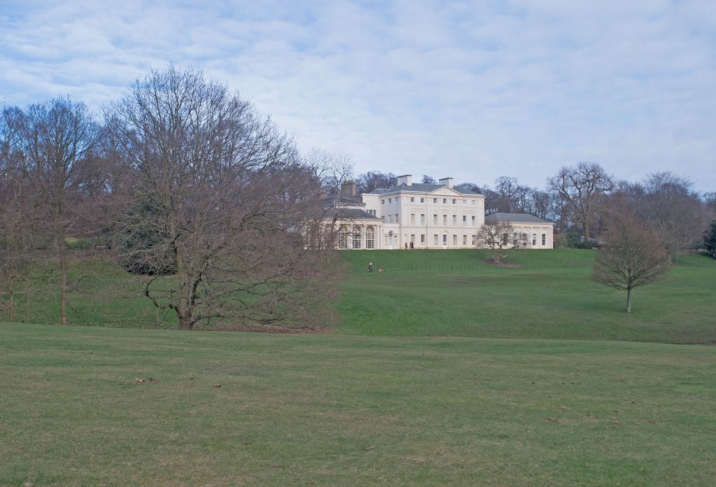 Kenwood House, Hampstead Heath, photographed by Jim Osley on 7 February 2018. The house holds Miss Murray as part of the Iveagh Bequest. Geograph via Wikimedia Commons, CC BY-SA 2.0; resized.