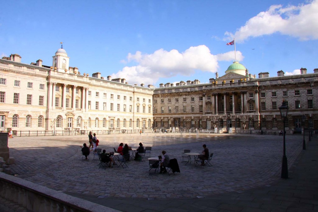 The courtyard at Somerset House, photographed by Steve Daniels on 24 August 2010. The Royal Academy occupied the building in Lawrence’s exhibition years; this modern view does not show the 1797 exhibition room. Steve Daniels / Geograph / Wikimedia Commons, CC BY-SA 2.0; resized.