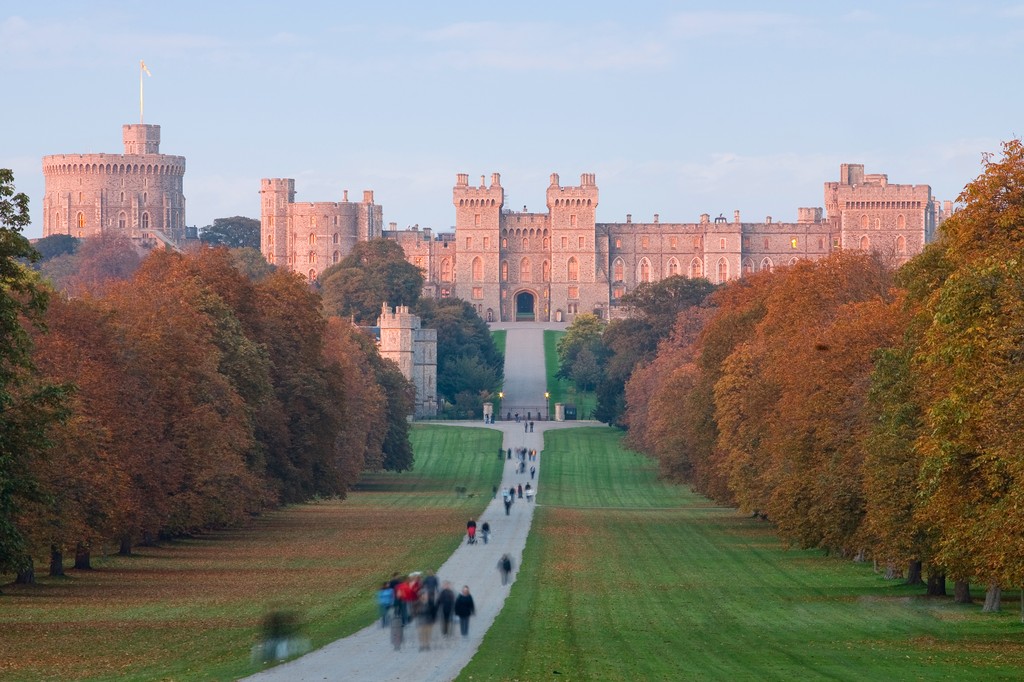 Windsor Castle seen from the Long Walk, photographed by Diliff on 5 November 2006. The castle became the home of the Waterloo portrait display; this modern exterior does not show the chamber’s interior. Diliff / Wikimedia Commons, CC BY 2.5; resized.