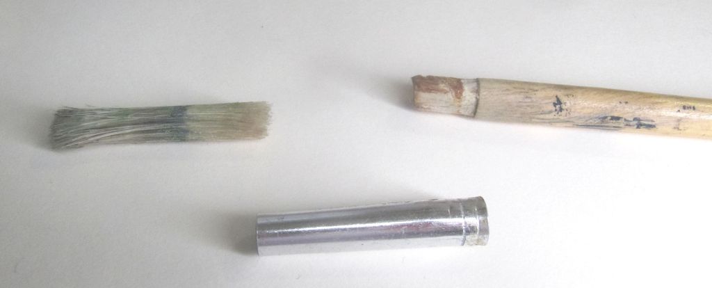 Disassembled brush showing separate wooden handle, metal ferrule and fibre bundle.