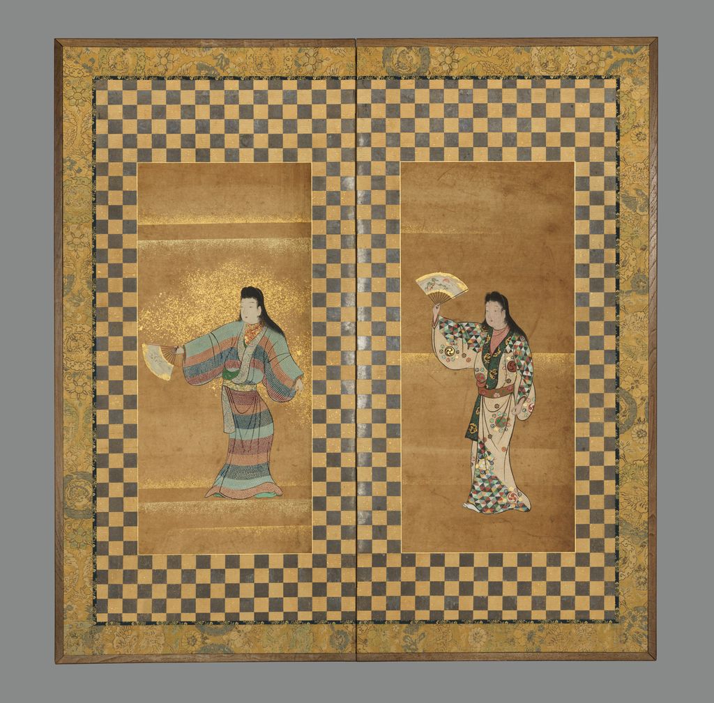 A two-panel Japanese folding screen places two costumed dancers far apart against a pale patterned ground.