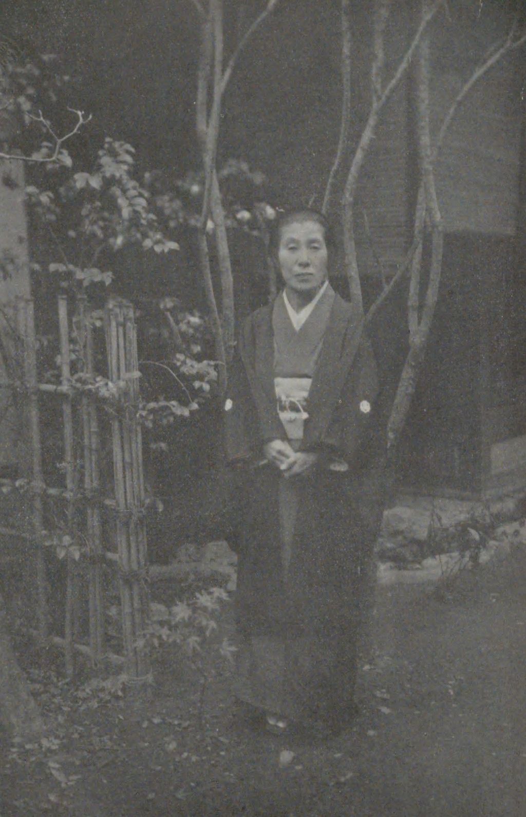 上村松園。昭和十二年五月刊行物掲載、撮影日は不明